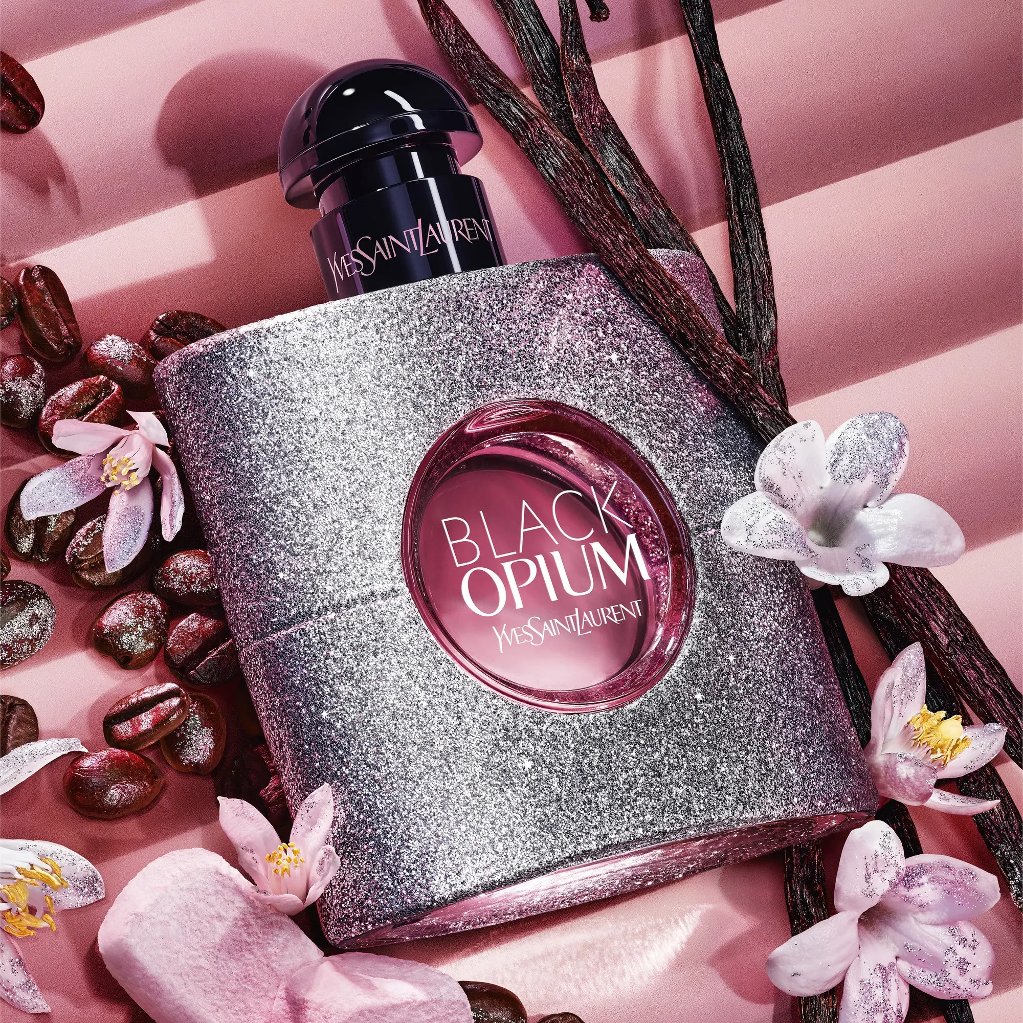 Black Opium Glitter de Yves Saint Laurent : le parfum audacieux aux éclats de lumière